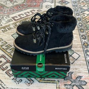 Black booties with faux fur lining! Size 7